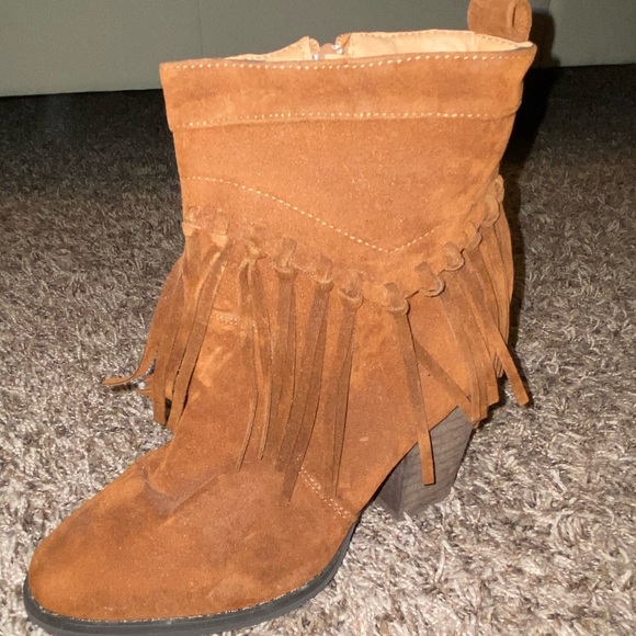 Short boots with tassels. Cowgirl boots with heel size 6, brown - Picture 3 of 3